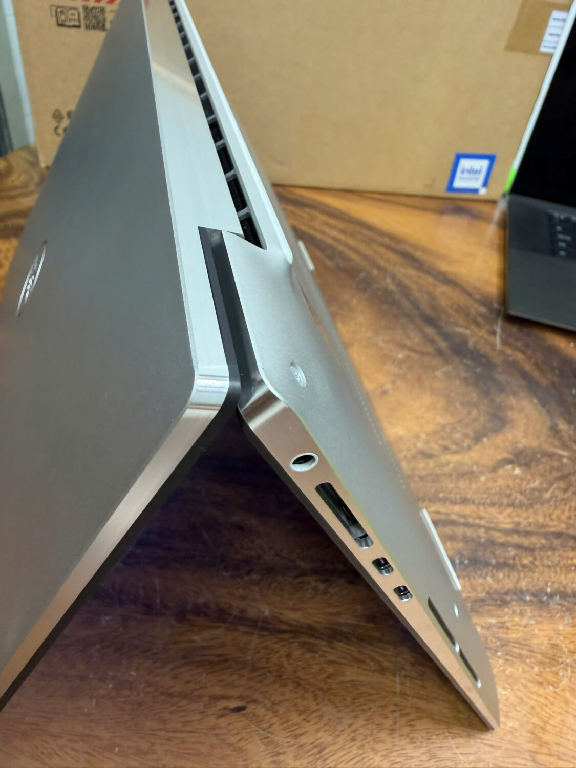 Dell Xps 9720 (13)