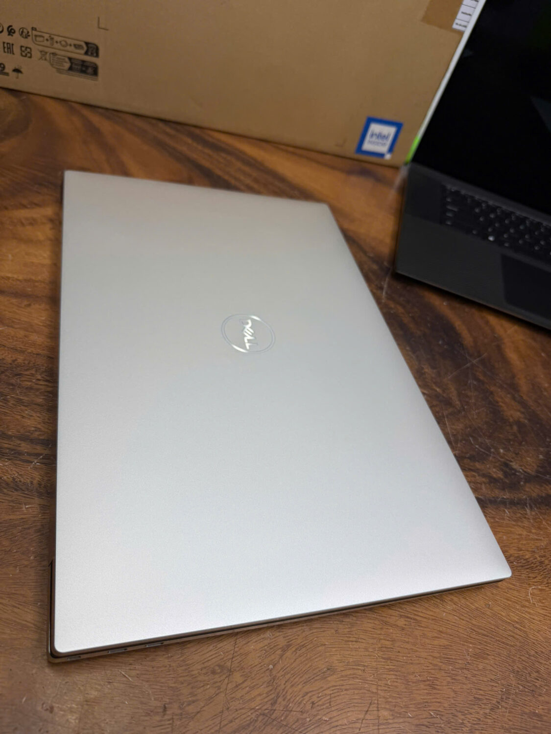 Dell Xps 9720 (8)