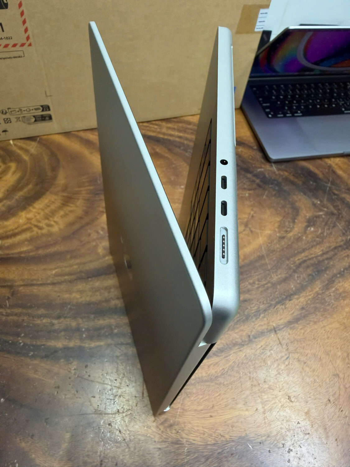 Macbook Pro 14 M3 Pro Silver (6)