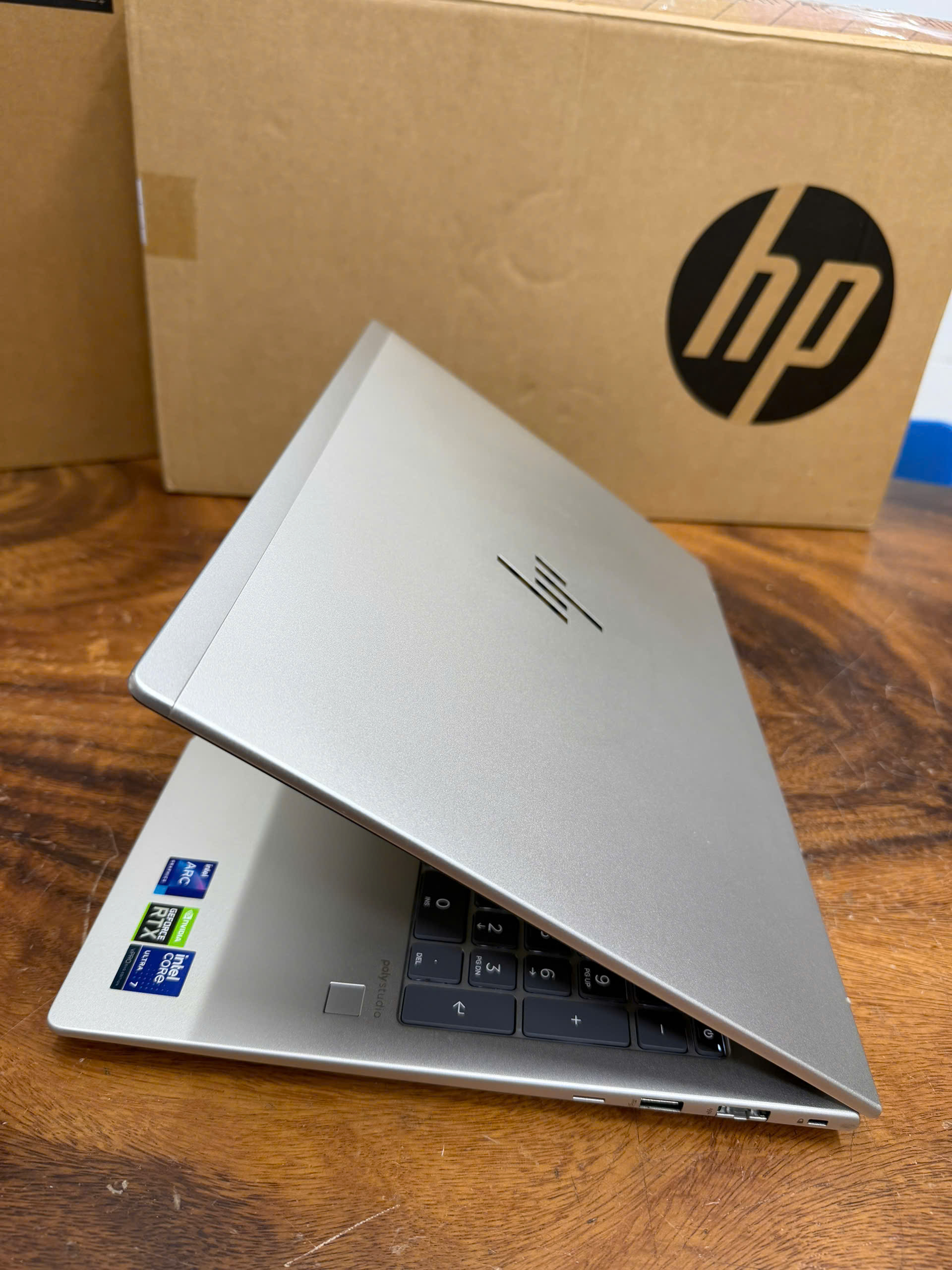 HP Elitebook 660 G11, ultra 7 165H, 16G, 512G, RTX 2050, 16in FHD+.