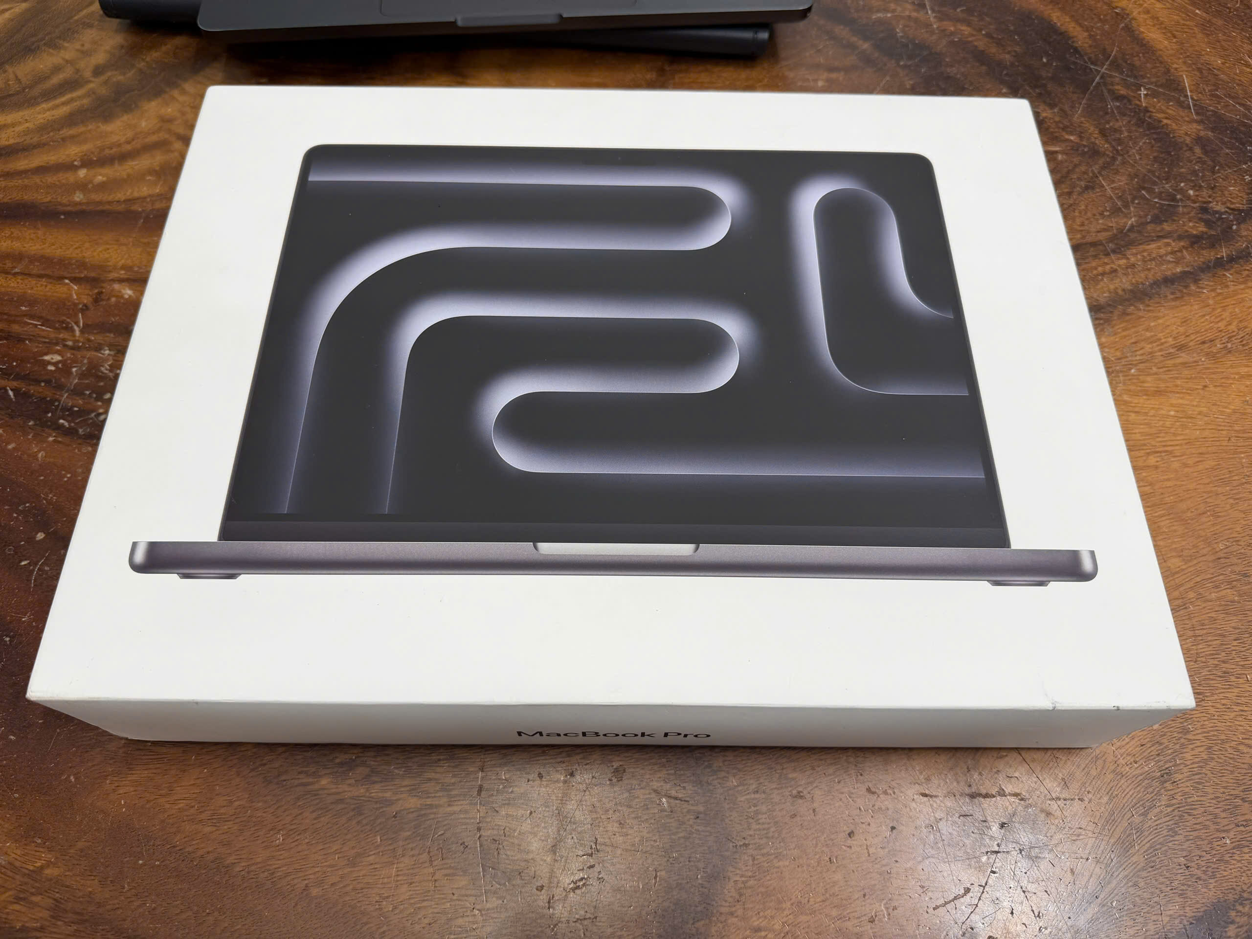 Macbook Pro 14in M5 Pro, 64G, ssd 1T,  new full box, mdm