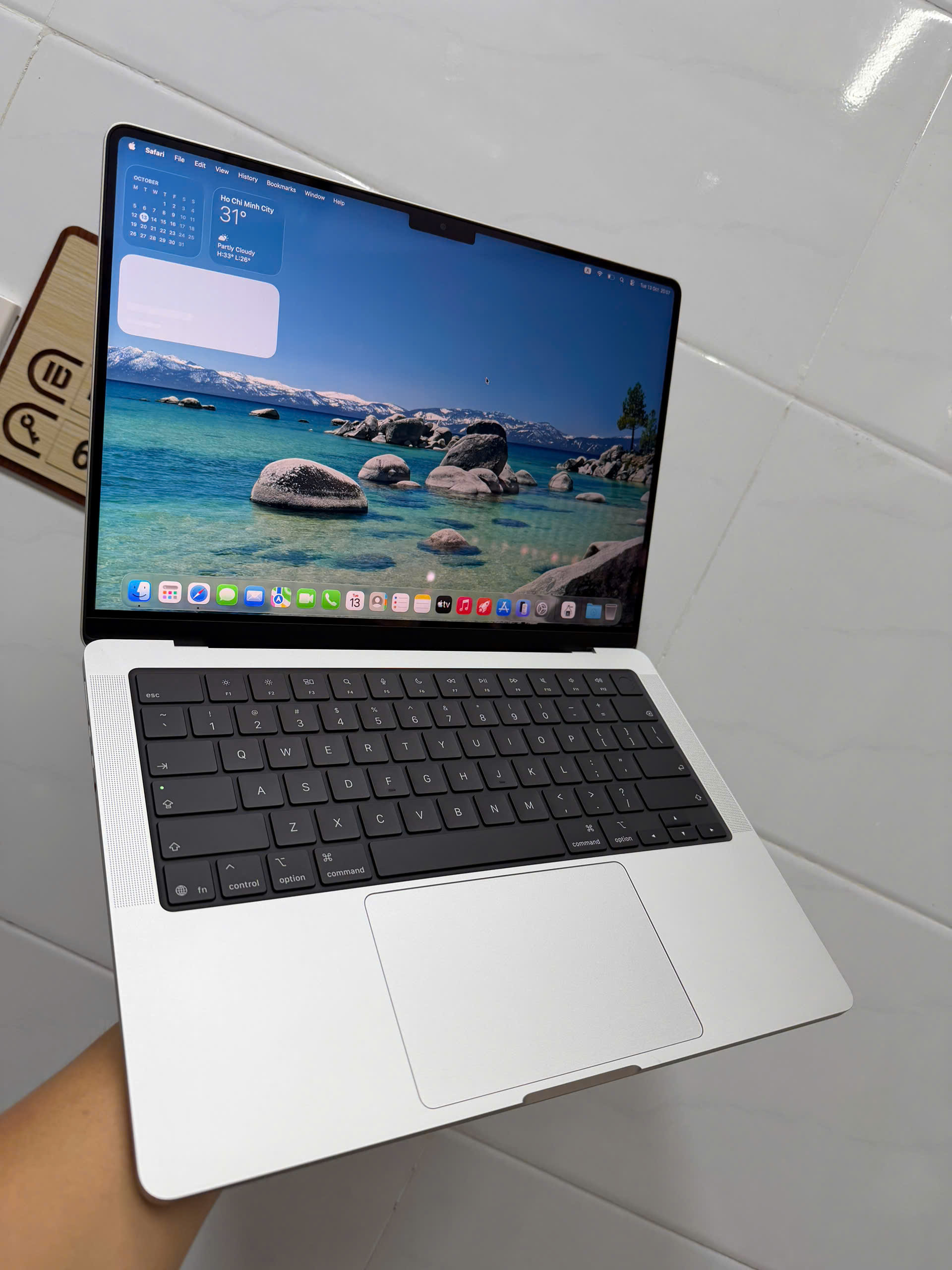 Macbook Pro M5 Silver (4)