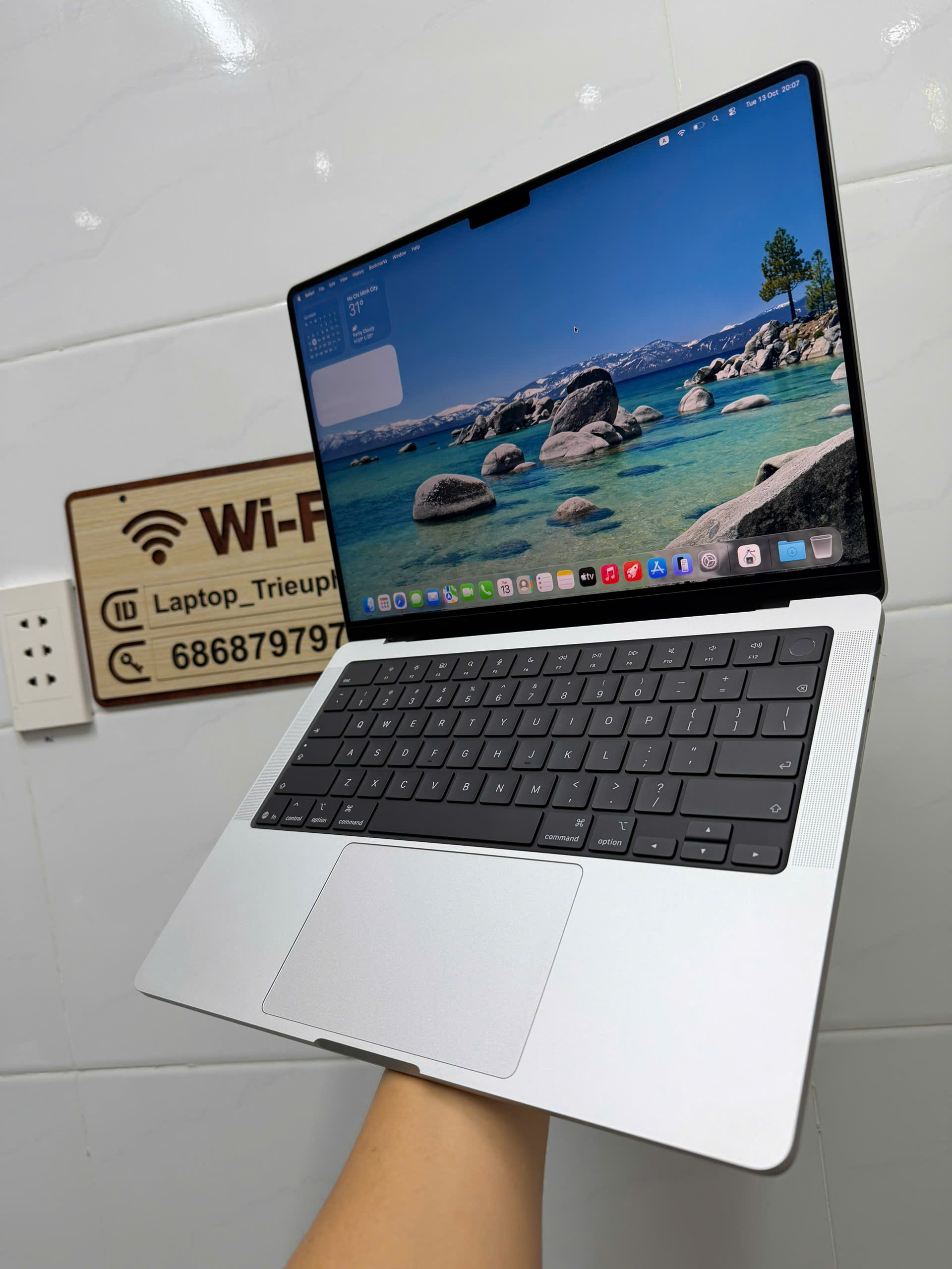 Macbook Pro M5 Silver (5)