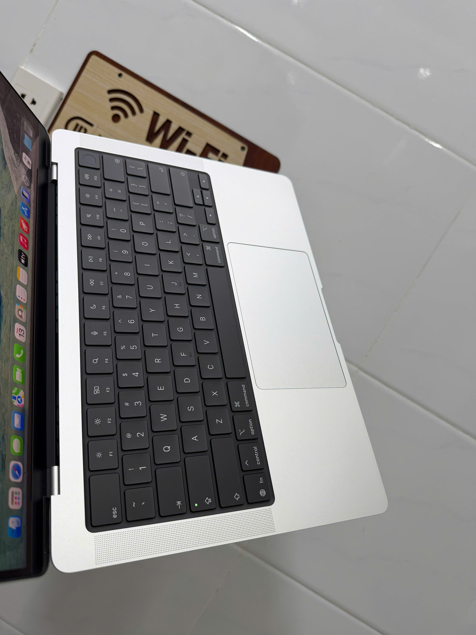 Macbook Pro M5 Silver (6)